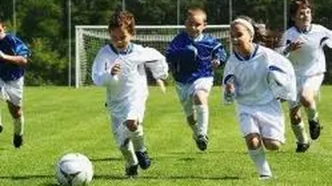 鹈鹕球员琼斯赛季报销，球队伤病问题加剧